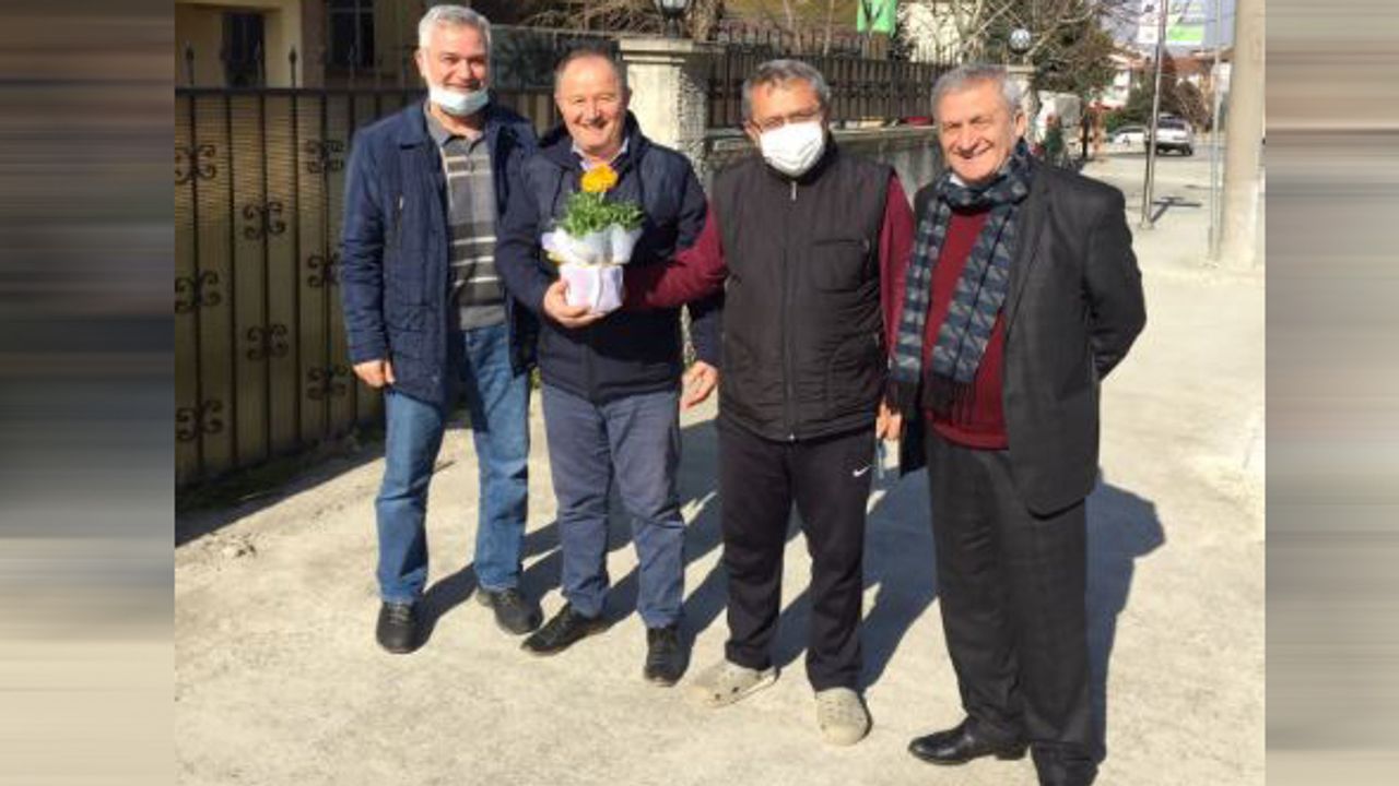Okul arkadaşlarından Öğretmen Türkoğlu'na geçmiş olsun