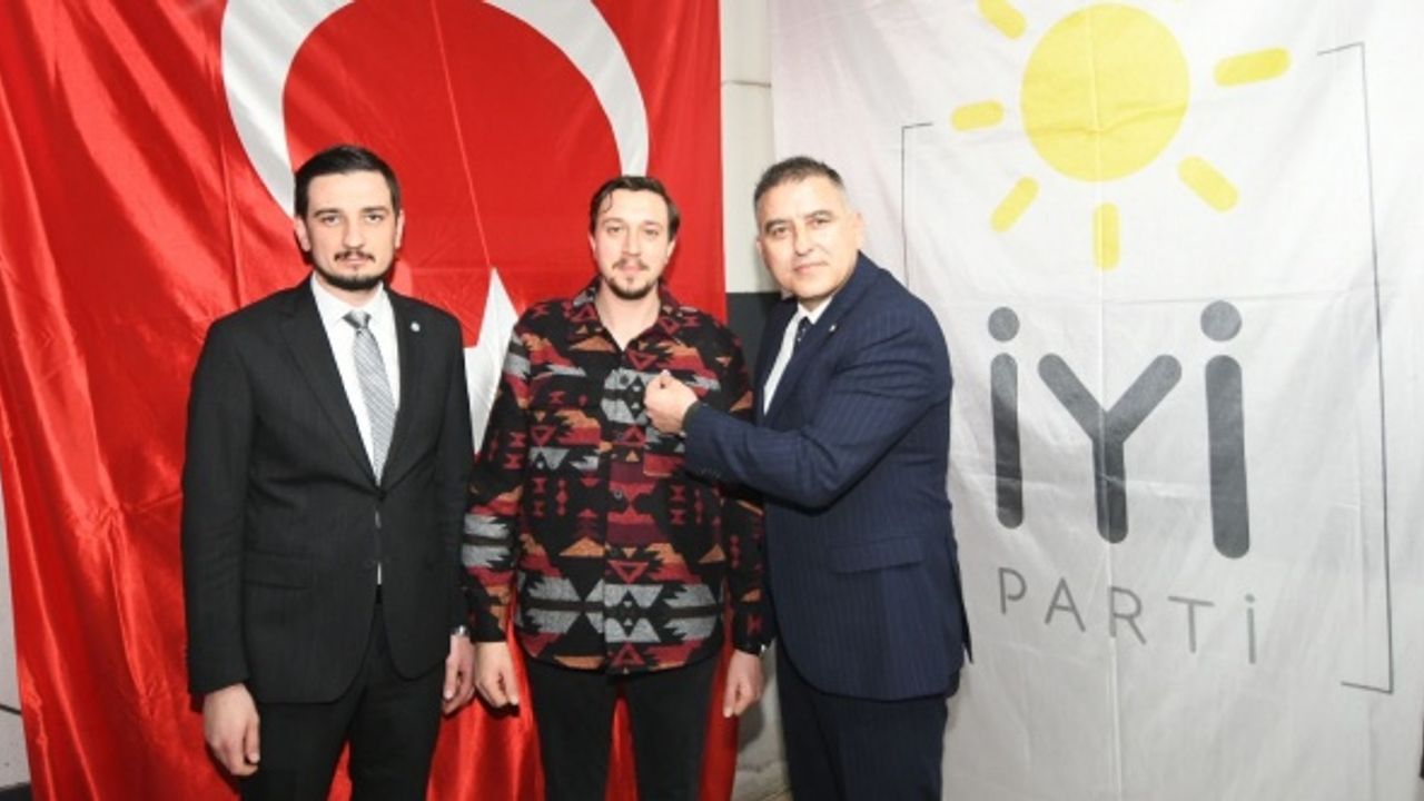 100 vatandaş İYİ Parti'ye üye oldu
