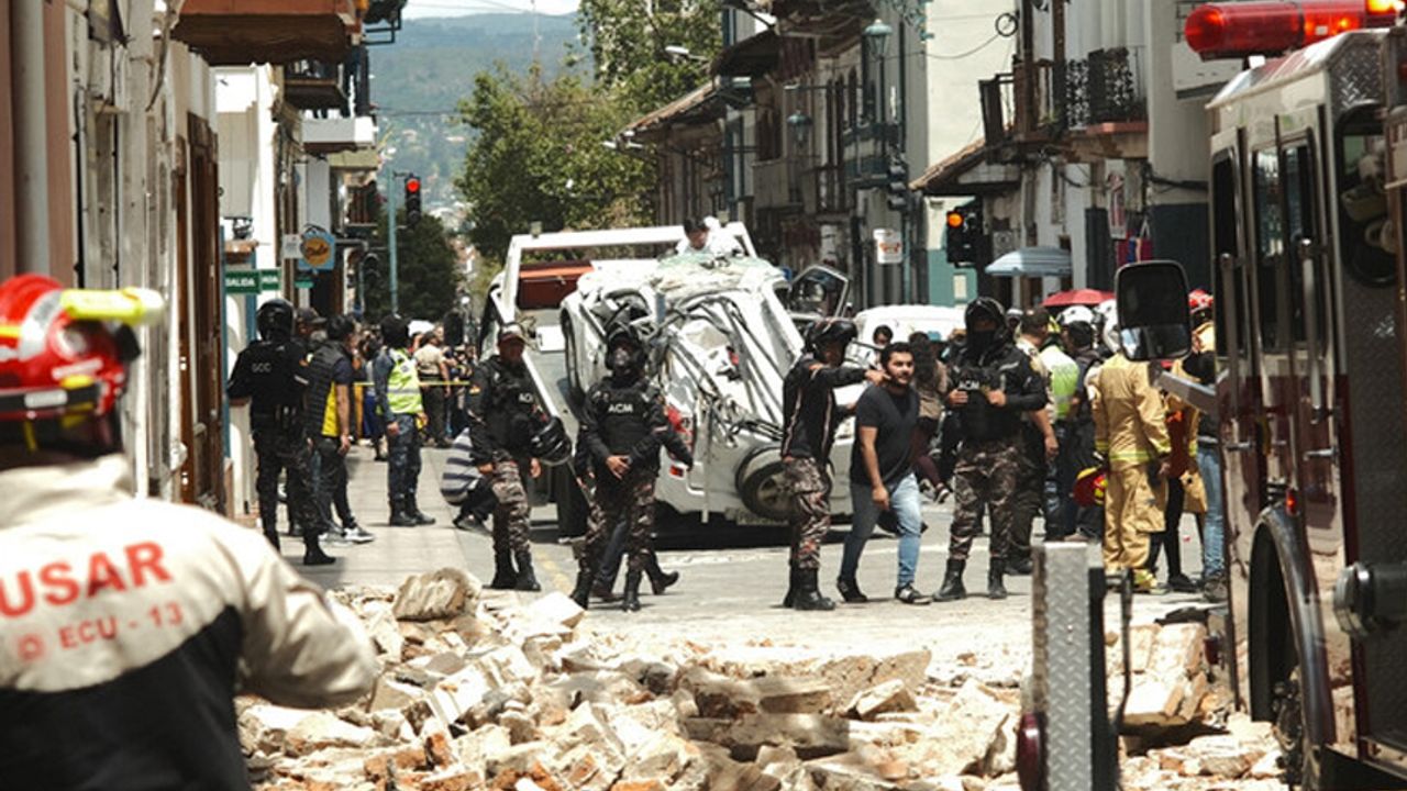 Ekvador 6.7 büyüklüğündeki depremle sallandı
