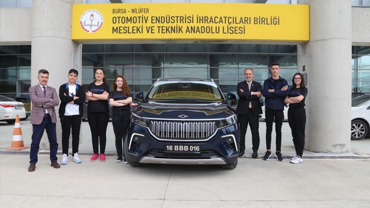 Togg, Bursa'da otomotiv lisesi öğrencilerine tanıtıldı