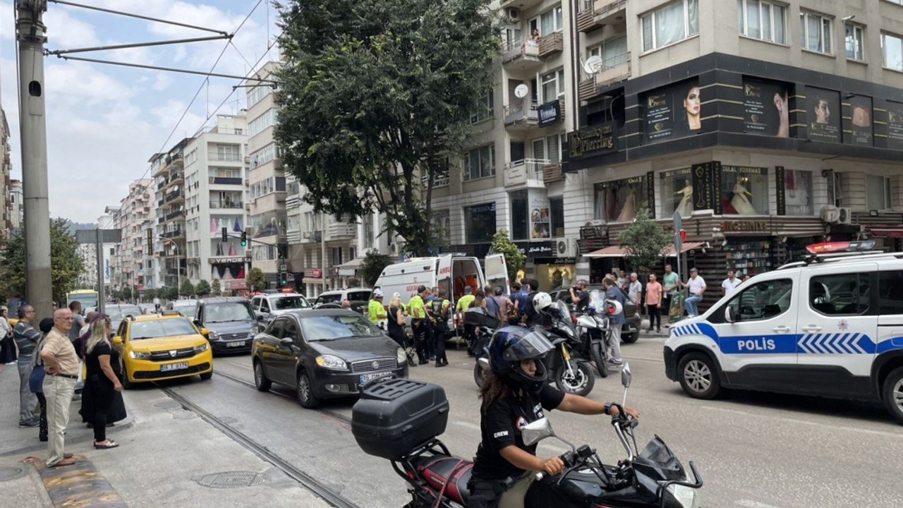 Bursa'da otomobilin çaptığı polis yaralandı