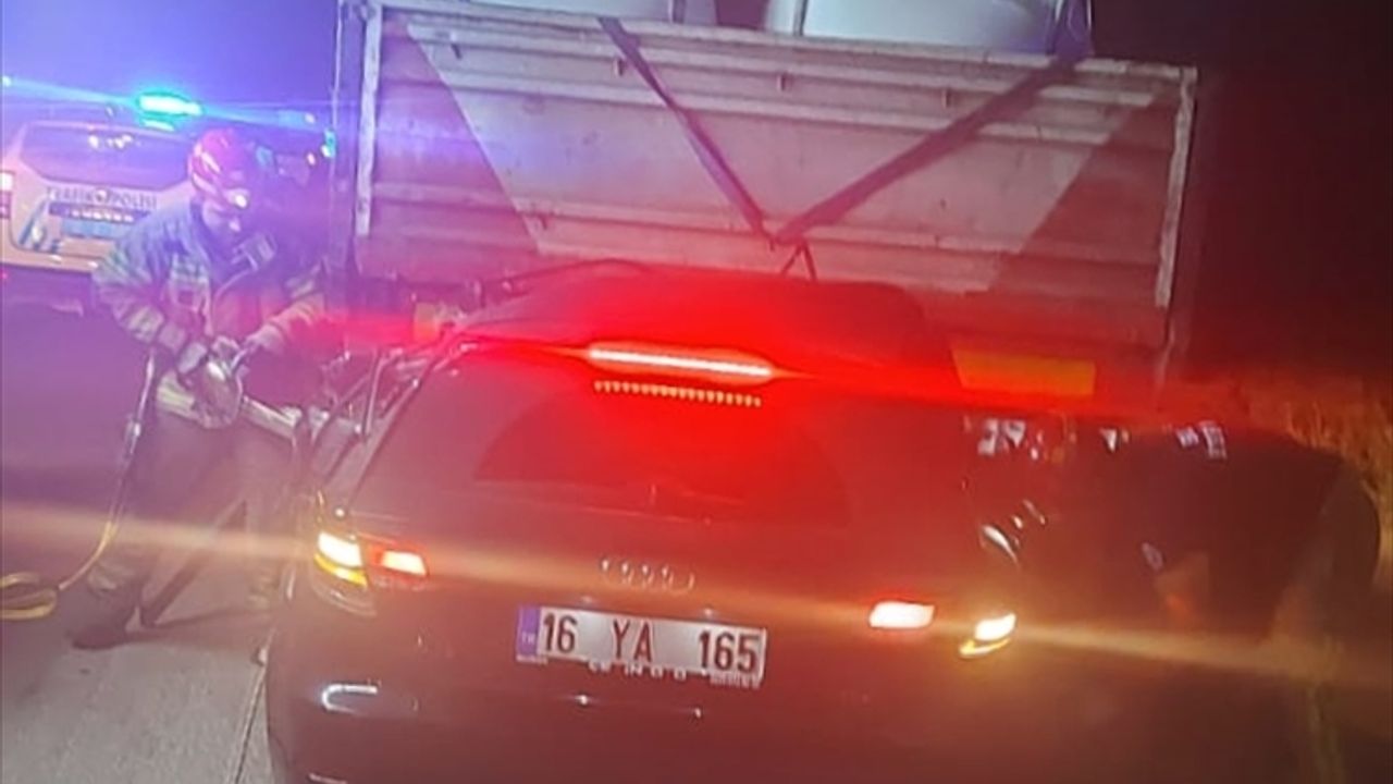 Bursa'da tıra çarpan otomobildeki nişanlı çift hayatını kaybetti