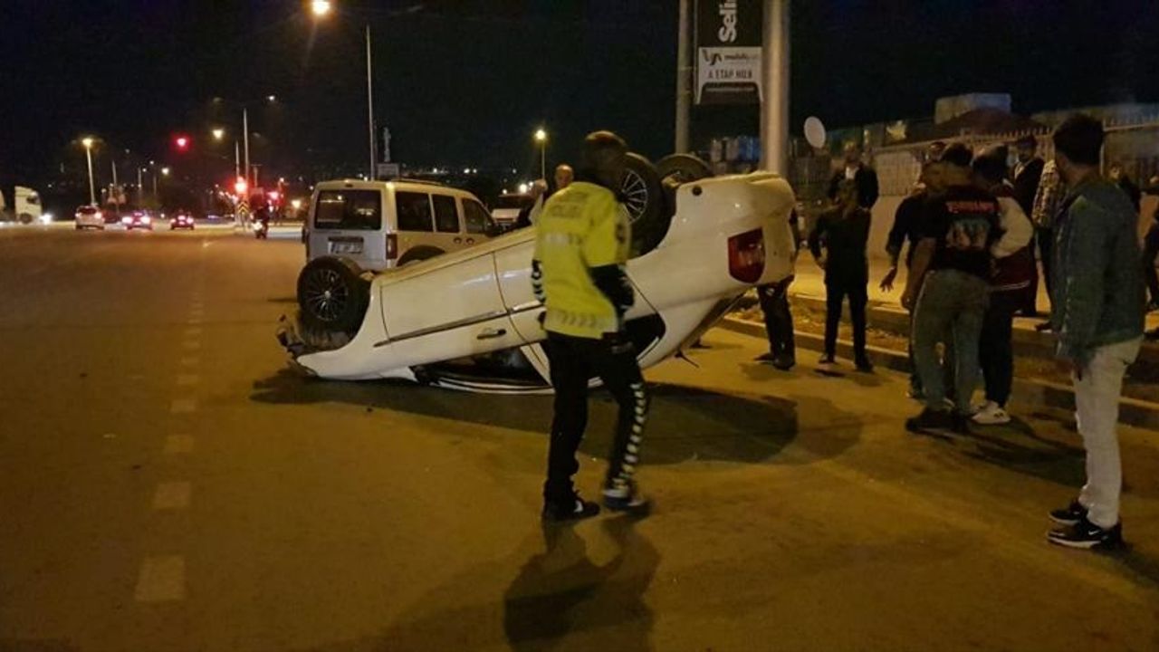 İnegöl'de devrilen otomobildeki 2 kişiden biri yaralandı