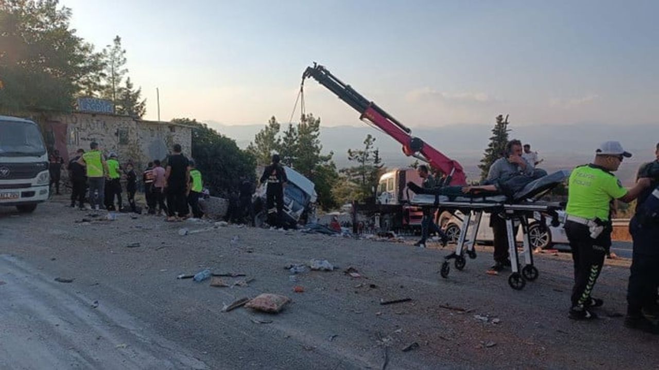 Gaziantep'te feci kaza: 5 ölü 17 yaralı!