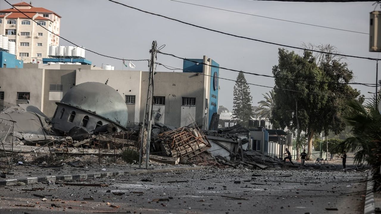 Gazze Şeridi’nde 7 cami yıkıldı