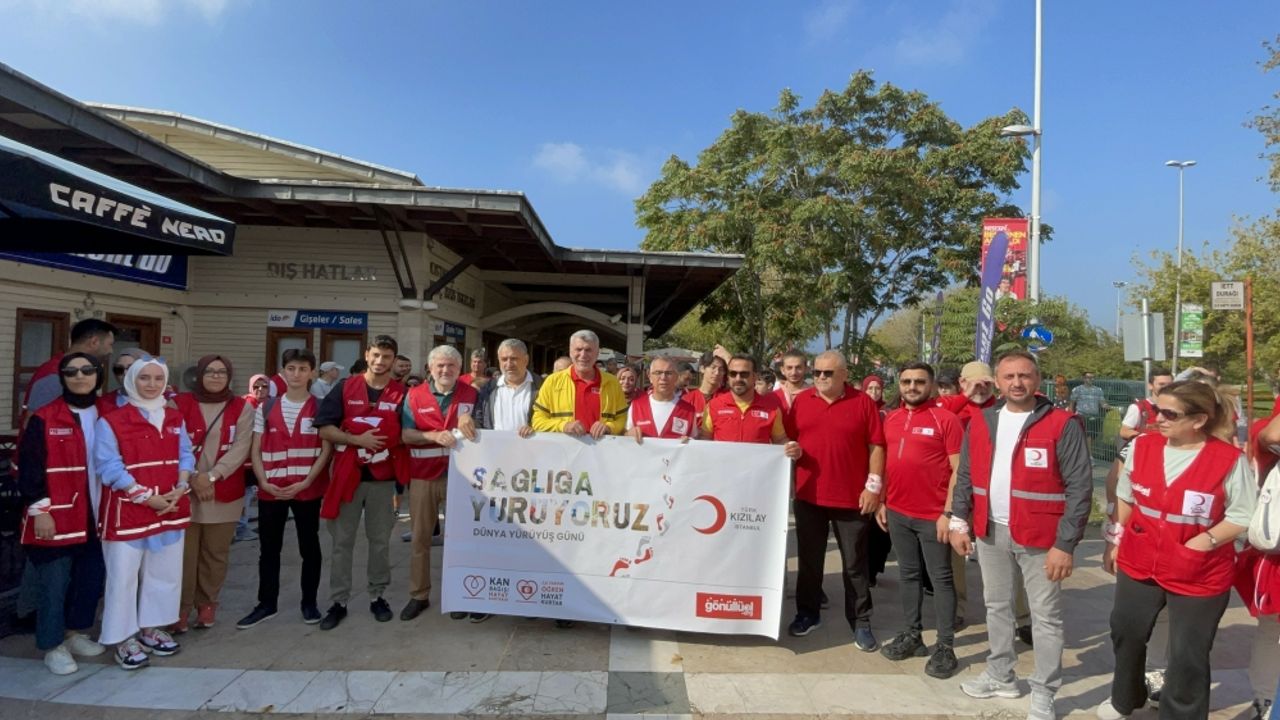 Türk Kızılay İstanbul Şubesi sağlıklı yaşam için yürüdü