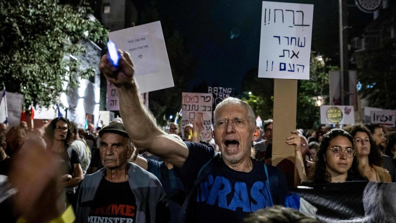 Netanyahu'nun evinin önünde protesto