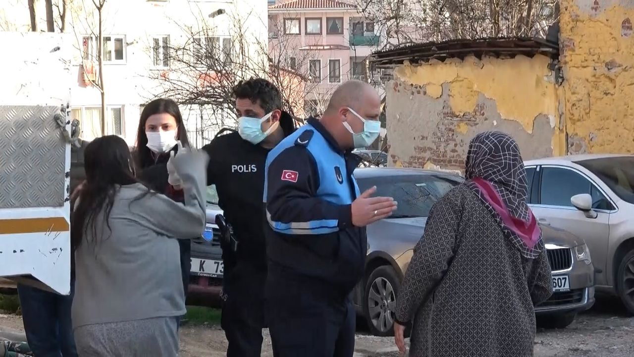 Çöp evi boşaltılan kadın sinir krizi geçirdi polislere saldırdı