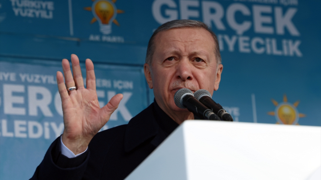 Cumhurbaşkanı Erdoğan: AK Parti seçim çalışmasına silahlı saldırı gerçekleştiren zanlılarından biri yakalandı
