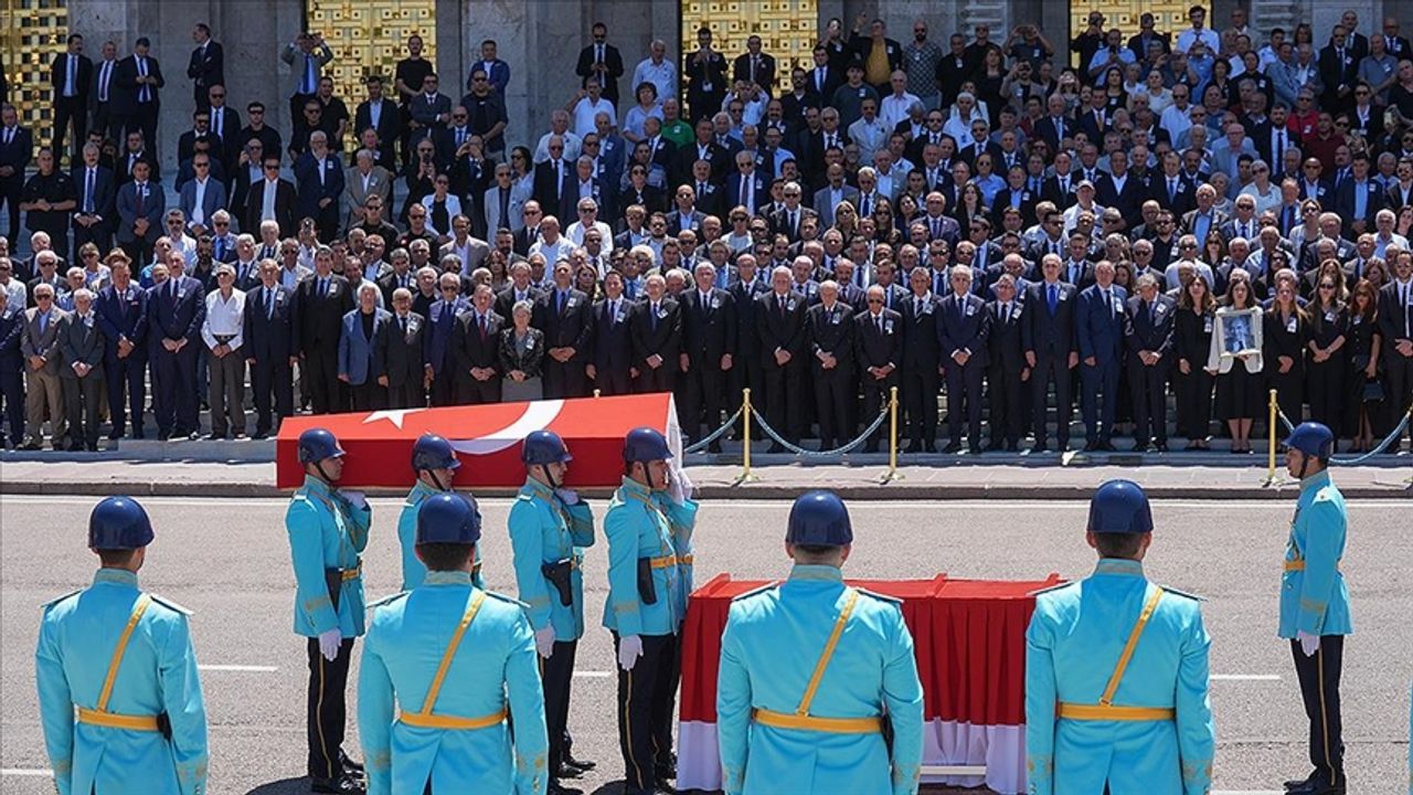 Eski CHP Genel Başkanı Altan Öymen’e Meclis’te Veda Töreni