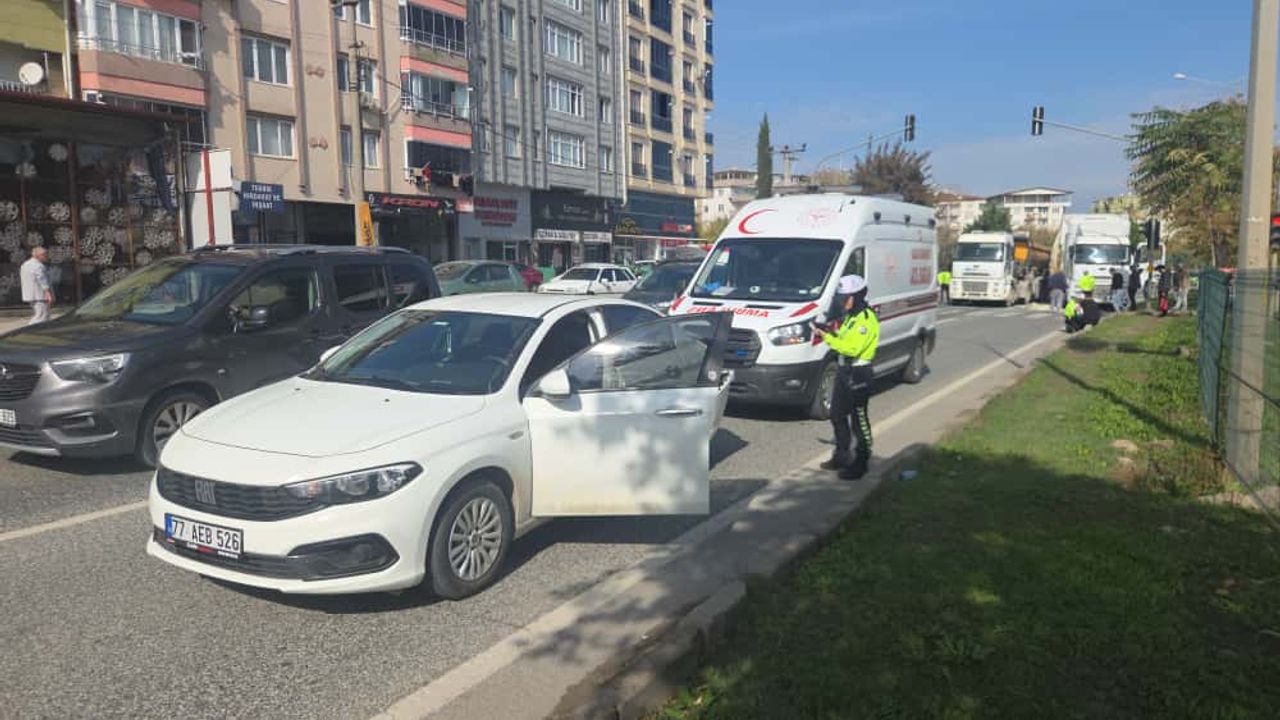Bursa'da tırın otomobile çarpması sonucu 5 kişi yaralandı