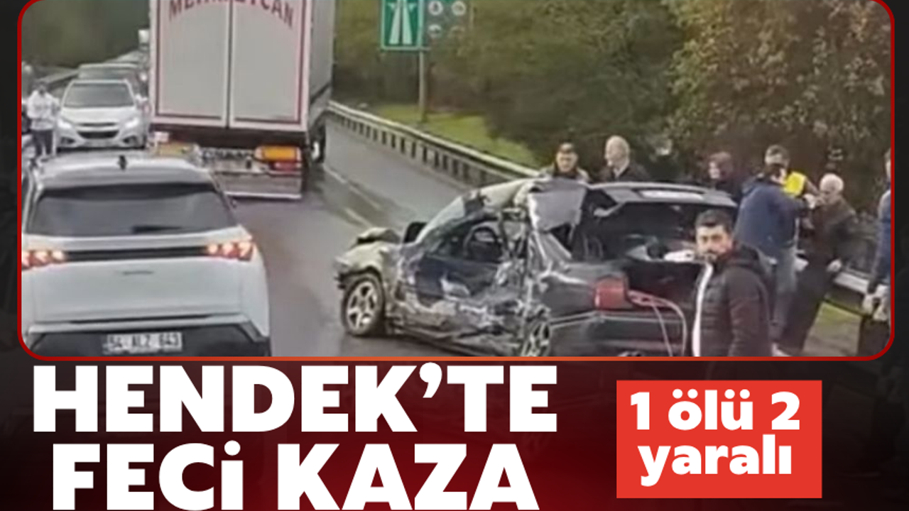 Otomobil Bariyerlere Çarpıp Ezildi Sürücü Hayatını Kaybetti