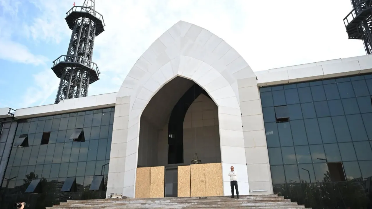 Kartepe Kent Meydanı Camii İnşaatında Sona Gelindi