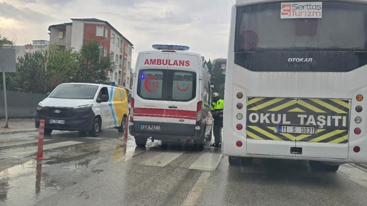 Kamyonetle Motosiklet Çarpıştı: 1 Yaralı