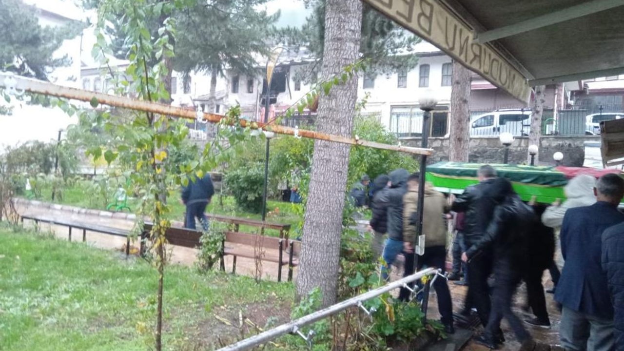 Bolu’da Eşi Tarafından Öldürülen 3 Çocuk Annesi Hilal Baltaş Toprağa Verildi