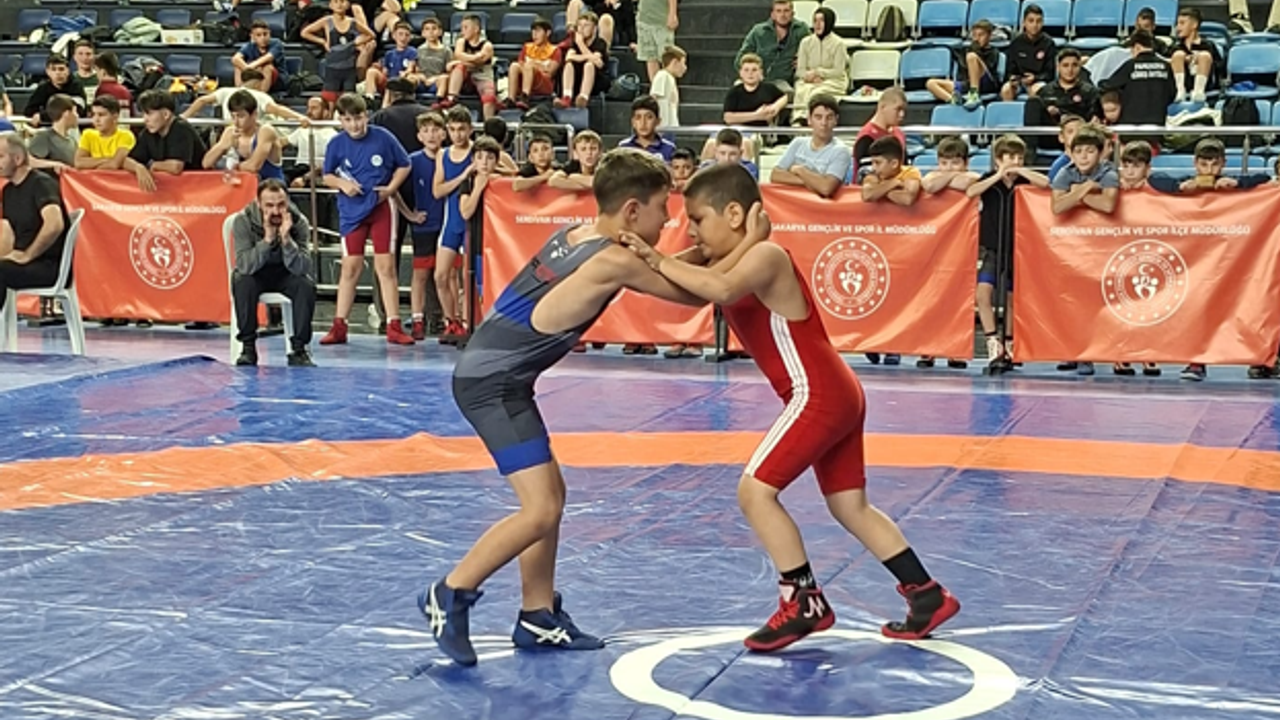 Serdivan’da Güreşin İki Değerine Vefa Turnuvası