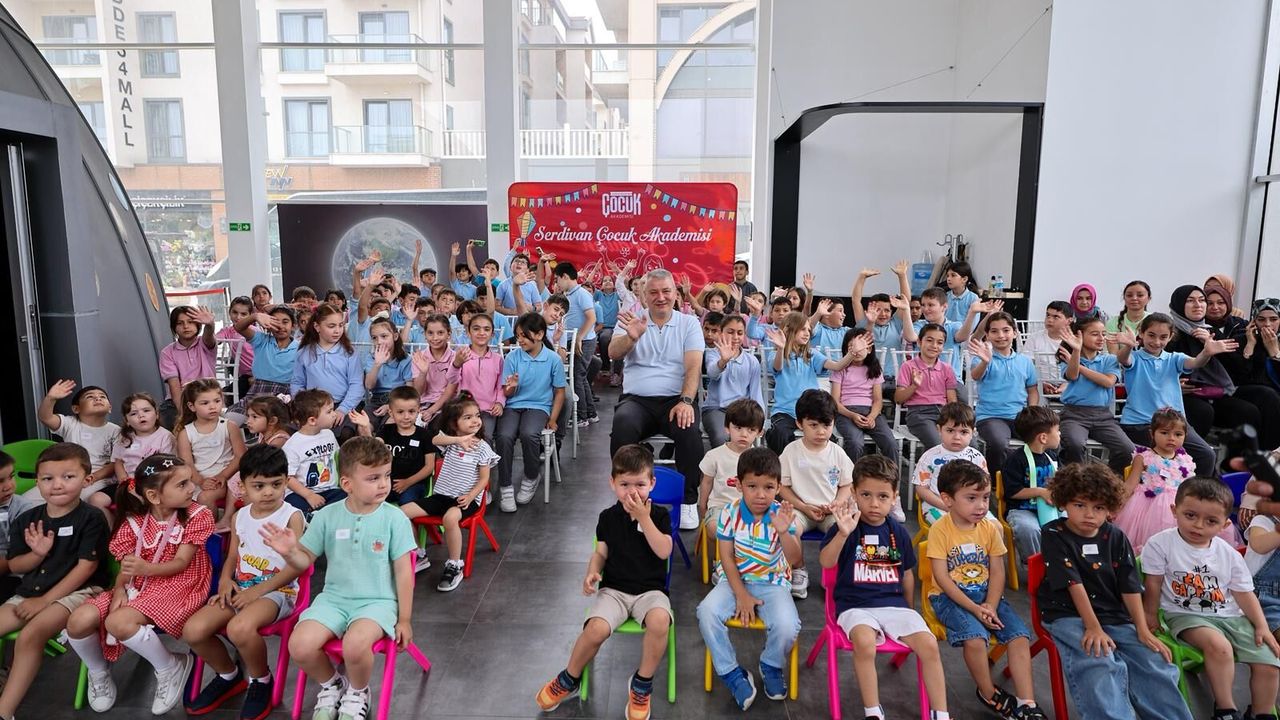 Serdivan’ın Minik Kâşifleri Planetaryumda
