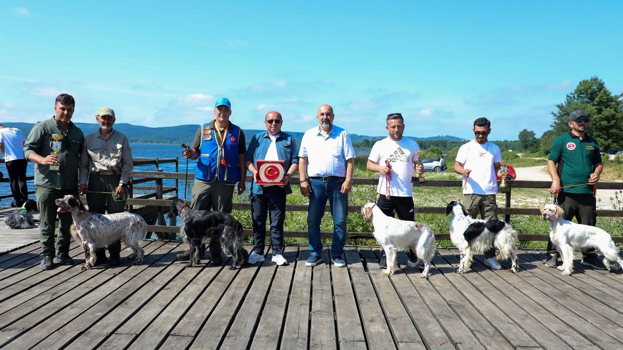 Büyük Akgöl’de Av Köpekleri Yarıştı!