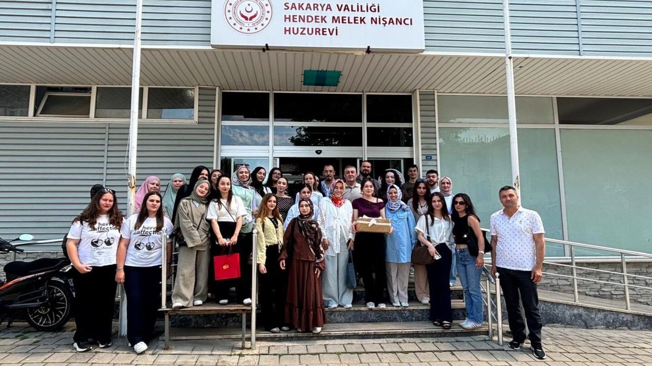 Ferizli MYO Öğrencilerinden Huzurevi Ziyareti ve Kültürel Ge