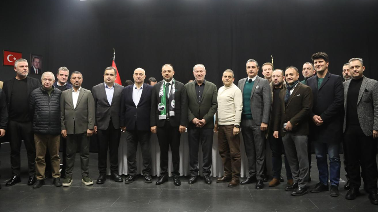 Sakaryaspor'da Belirsizlik Transferleri Durdurdu!
