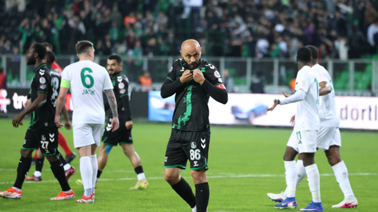 Sakaryaspor'da Futbolcular Ayrılmaya Başladı