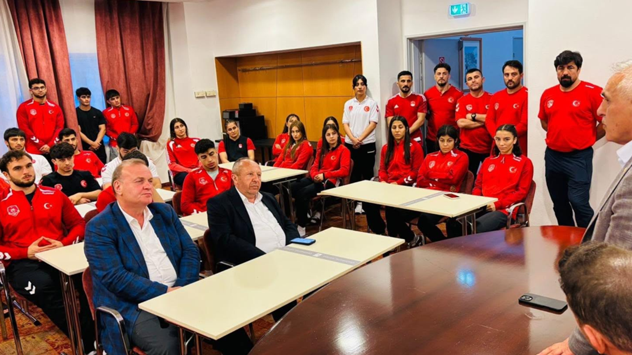 İnci'den Milli Güreşçilere Moral Ziyareti