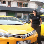 Sakarya’da direksiyon başına geçti: Genç kadın taksici azmiyle örnek oluyor
