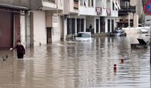 Mersin'de sağanak felakete dönüştü! Dereler taştı, araçlar sular altında kaldı
