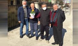 Okul arkadaşlarından Öğretmen Türkoğlu'na geçmiş olsun