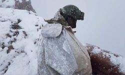 Türk askerinden eksi 25'te vatan nöbeti