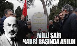 Milli şair kabri başında anıldı