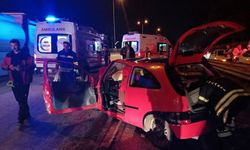 Kocaeli'de tıra çarpan otomobildeki 4 kişi yaralandı
