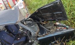 Balıkesir'de otomobilin tıra çarpıştığı kazada 2 kişi yaralandı