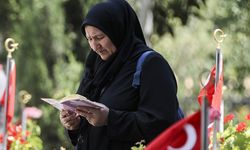 Bayramın üçüncü gününde Edirnekapı Şehitliği'ne ziyaretler devam etti