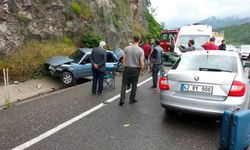 Sakarya'da otomobillerin çarpıştığı kazada 1 kişi yaralandı