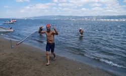 Açık Su Yüzme Yarışları'nda sporcular İzmit Körfezi'ni yüzerek geçti