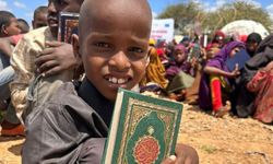 Hak İnsani Yardım Derneği Afrika'da Kur'an-ı Kerim dağıttı