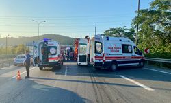 KOCAELİ - Anadolu Otoyolu'nda kamyonla çarpışan otomobildeki 7 kişi yaralandı