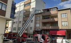 Kocaeli'de tadilat sırasında çatıda çıkan yangını söndürmeye çalışan usta yaralandı