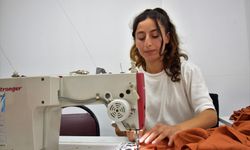 KOSGEB destekli tekstil atölyesinde liselilere hem meslek öğretiyor hem de üretim yapıyor