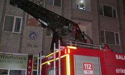 Balıkesir'de bir apartmanda çıkan yangın paniğe neden oldu