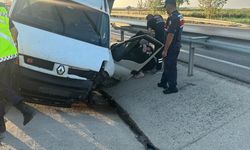 Bursa'da yağmur suyu kanalına devrilen kamyonetin sürücüsü öldü