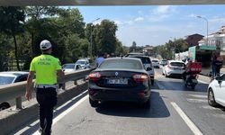 Üsküdar'da zincirleme trafik kazasında 4 araçta hasar oluştu