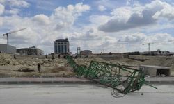Arnavutköy'de inşaat alanında devrilen vincin operatörü öldü