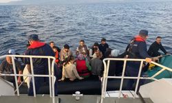 Ayvalık açıklarında 52 düzensiz göçmen kurtarıldı, 18 göçmen yakalandı