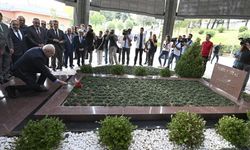 CHP Genel Başkanı Kılıçdaroğlu, Menderes ve Özal'ın anıt mezarlarını ziyaret etti