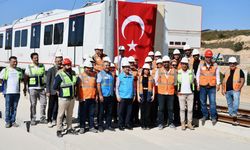 İlk yerli ve milli sürücüsüz metro aracı Gebze-Darıca hattında raylara indirildi