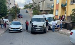 Kocaeli'de servis minibüslerinin çarpıştığı kazada 4 kişi yaralandı