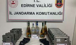 Edirne'de bir otomobilde araç parçaları ve kaçak içki ele geçirildi