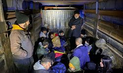 Edirne'de kamyon kasasında 17 düzensiz göçmen yakalandı